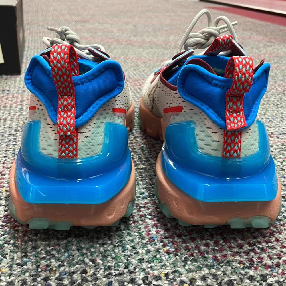 Nike - Picture 5 of 7